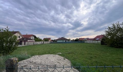 Dva Pozemky, Malé Košariská, Dun.Lužná 653 m2 a 724 m2 pri jazere