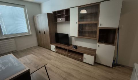 KOMPLET ZARIADENÁ GARSÓNKA PRI PLAVÁRNI