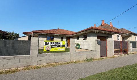 PREDAJ - RODINNÝ DOM - ZLATÉ MORAVCE