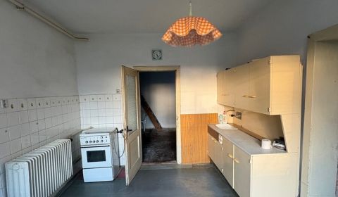 Rodinný dom vhodný na rekonštrukciu, Malženice