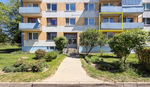 REZERVOVANÉ - Veľký 2 izbový byt (64 m2) na Chrenovej - Javorová ulica