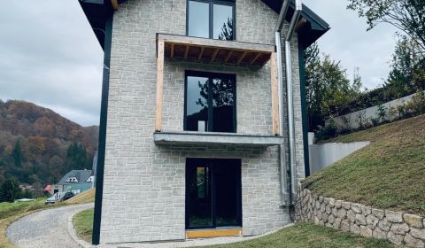 Na predaj apartmán s 2 terasami v štandarde v obci Mýto pod Ďumbierom 