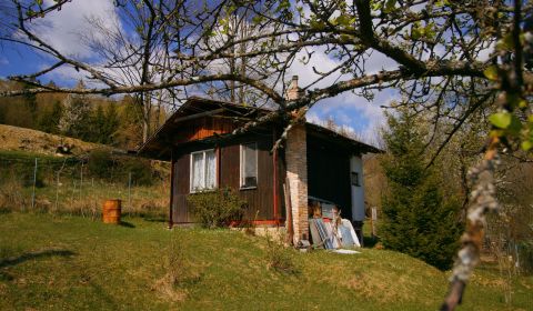 Záhradná chatka v prírode + vlastný pozemok 536 m² – Krásno nad Kysuco