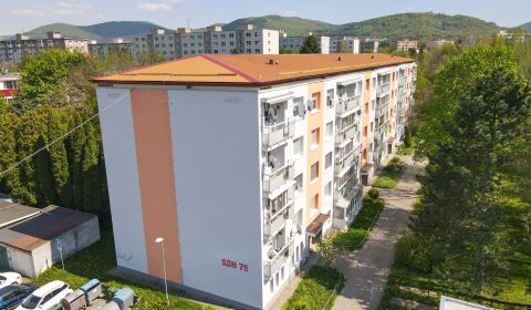 3 a pól izbový byt o výmere spolu až 93m² - N.DUBNICA