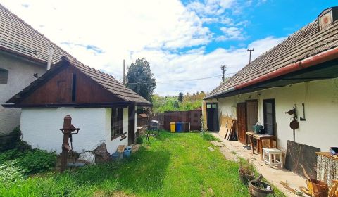 Chalupa s pokojnou a príjemnou atmosférou kúsok od Nitry