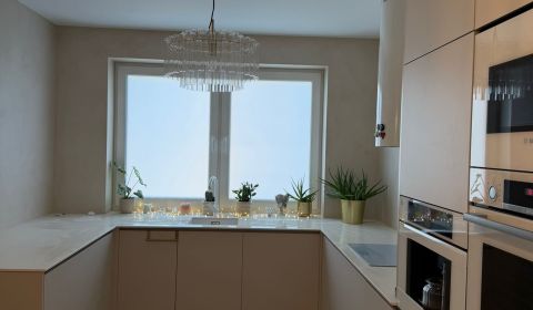 4-izbový byt (apartmán) v Starom Meste na Čajakovej ul.