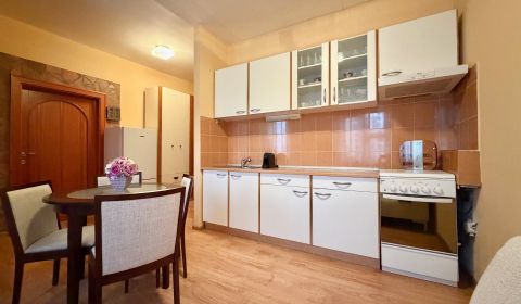 Na prenájom vybavený 2i byt, ul. Moravská, Bratislava