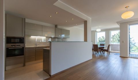 Moderný 2-izbový byt s balkónom, Staré Mesto