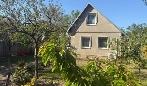 NA PREDAJ celoročná chata – Sekule (Šutrovňa), tiché prostredie