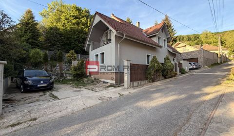 Na predaj viacgeneračný rodinný dom v obci Borinka