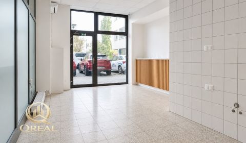*Prenájom obchodného priestoru s výkladom, 26,3 m² – Račianske mýto*