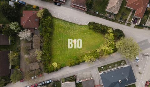 Exkluzívny stavebný pozemok s potenciálom pre 3 bytové jednotky – Kráľ