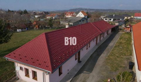 Rodinný dom s dvoma samostatnými bytovými jednotkami – Starý Hrádok