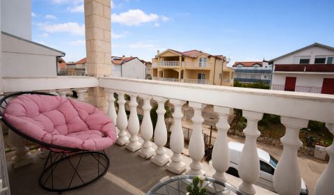 Vodice(HR)-Kompletne zariadený 3 izbový apartmán