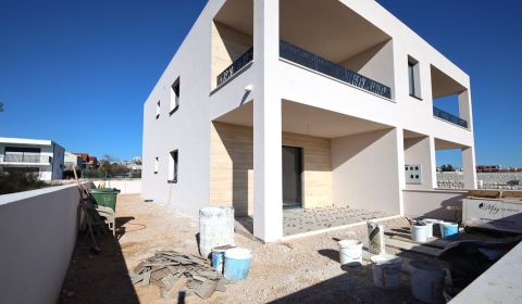 Vodice(HR)-3-izbový byt 81 m2 so záhradou