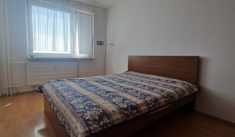 Ponúkame na predaj 2-izbový byt v najlepšej lokalite Senca.