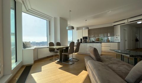 PANORAMA CITY - 3i byt s výhľadom na hrad, 26.p. 97m2, 2 kúpeľne