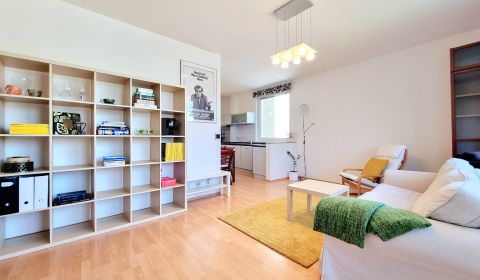 | zariadený 3-i byt | parkovanie | 70 m² | Nám. sv. Františka