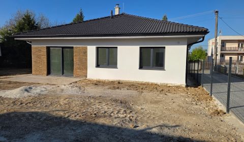 Bungalov v centre obce Cabaj Čápor, Wágnerova ulica, Dom č.1