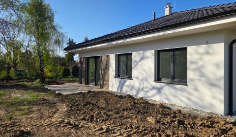 Bungalov v centre obce Cabaj v štandarde, Wágnerova ulica, Dom č.2