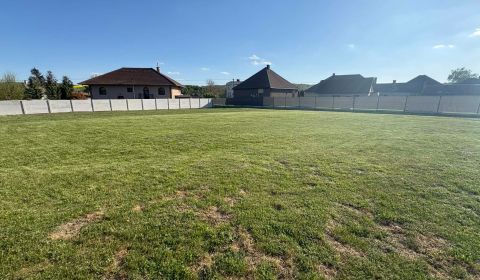 Na predaj pozemok 1647 m2 Podhájska