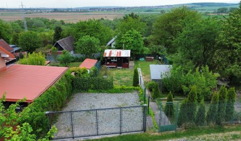 Záhrada Vyšná Hutka 381 m²- studňa, elektrina, parkovanie