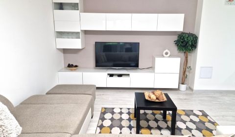 Moderný, klimatizovaný 3-i. byt s terasou a 2 park. miestami–Hrachová
