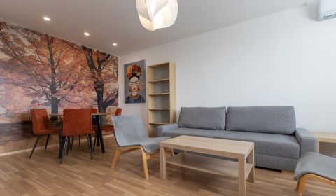 Krásny 2-izbový byt s balkónom, Ružinov