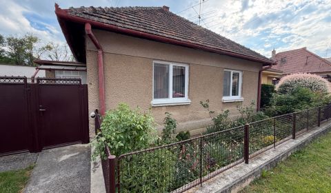 Zachovalý rodinný dom Urmince 