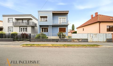 Na predaj priestranný 4-izbový rd s bazénom,Dun.Streda