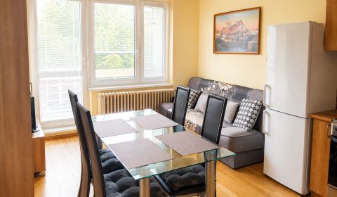 NA PREDAJ: 3-izbový byt Žarec – 71,53 m², 2 balkóny, špajza
