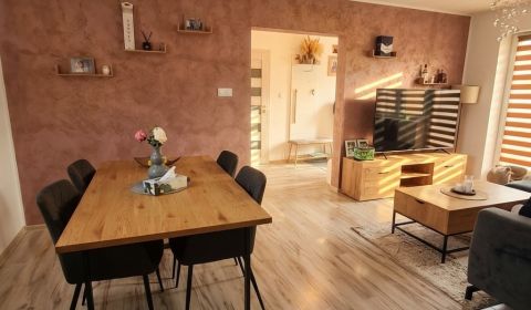 Moderný 2-izbový byt s terasou v centre Malaciek