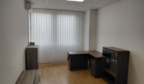 Klimatizovaná kancelária 21,5 m2 na Tomášikovej ul.