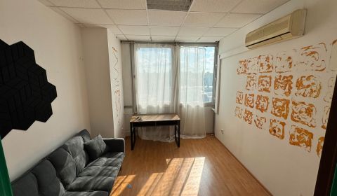 127,50 Euro vrátane E - Klimatiz. kancelária 10,8 m2 na Tomášikovej ul
