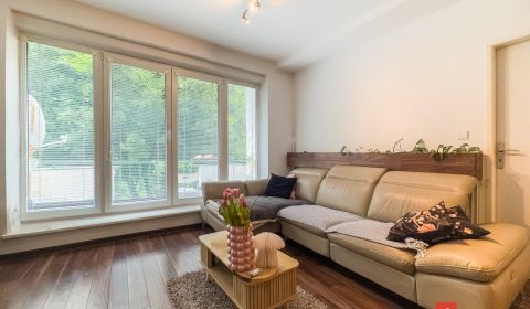 2-izbový byt s balkónom vo vnútrobloku, Jakubovo námestie, 62 m2