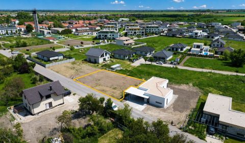 RADO I Stavebný pozemok 698 m2 + výstavba rodinného domu I Kvetoslavov