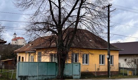 Rodinný dom v Komjaticiach 