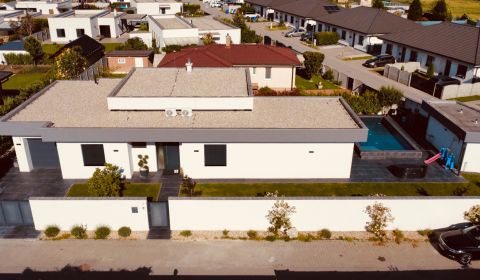 Exkluzívny bungalov s bazénom a nebyt.priestorom v Miloslavove
