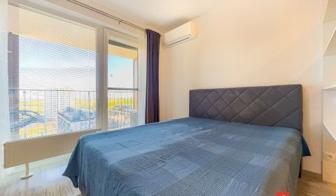 Prakticky 1-izbový byt s loggiou a parkovaním, Slnečnice