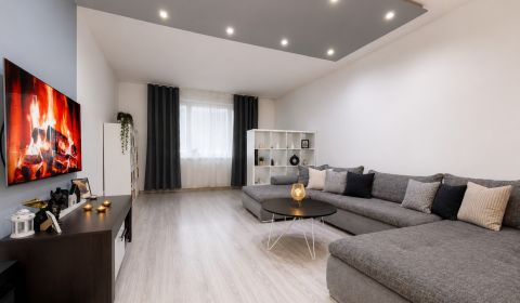 Terasa- ul. Bernoláková. REZERVOVANE: veľký 4 izb. byt 78 m² + loggia.
