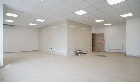 Na prenájom veľký 115m2 obchodný priestor s parkovaním, Palárikovo