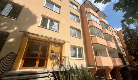 PREDANÝ/  NA PREDAJ 3 - izb. byt s lodžiou (74m2) Senica - centrum