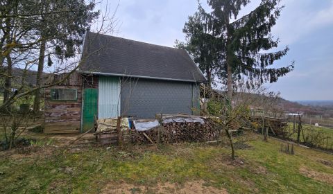 Pozemok s chatkou a nádherným výhľadom v Sokolovciach | 645 m² | elekt