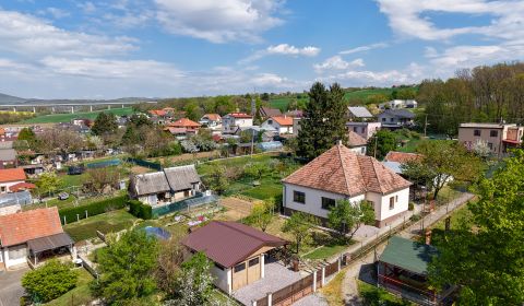 Útulný 3 izbový dom s garážou a dielňou - Malý Lapáš 