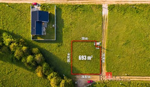NA PREDAJ: Slnečný stavebný pozemok (693 m²) s výhľadom na Tatry – nov