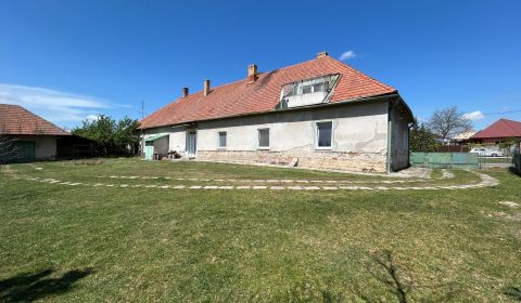 Kúria panský dom s rozsiahlym pozemkom 6345m2 v obci Čifáre (okres NR)
