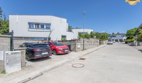 NA PREDAJ priestranný 5-izbový rodinný dom v Stupave