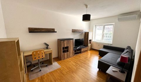 Prenájom pekný 2 izbový byt Záhrebská ulica, Bratislava I. Staré Mesto