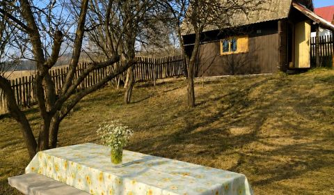 Chatka pri lese v obci Radôstka – súpisné číslo, voda na pozemku