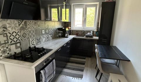 3-izbový kompletne zrekonštruovaný byt s garážou v Plešivci